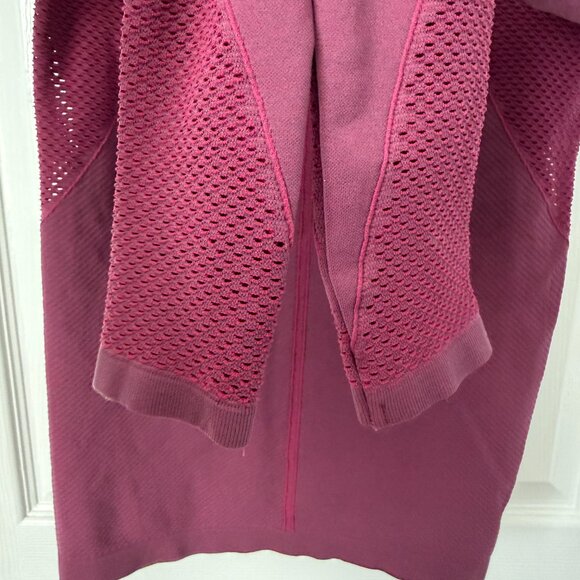 Athleta Caliber Plum Long-Sleeve Workout Top XS can fit S Gym Exercise Yoga - Picture 6 of 6